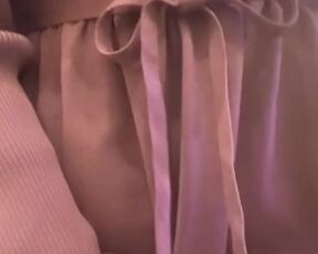 電車で知らないおじさんに触られて　ムズムズが止まらず我慢出来ずにお家でオナニー